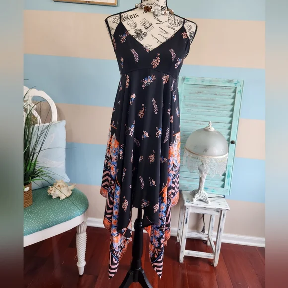 Express Floral Handkerchief Dress - Picture 5 of 10